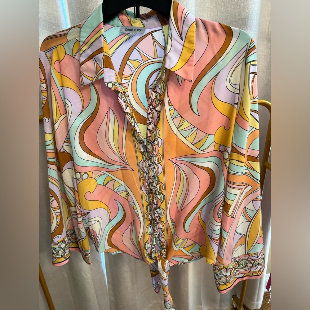 Floral and Ivy “groovy” pattern long sleeve top. Size Medium.